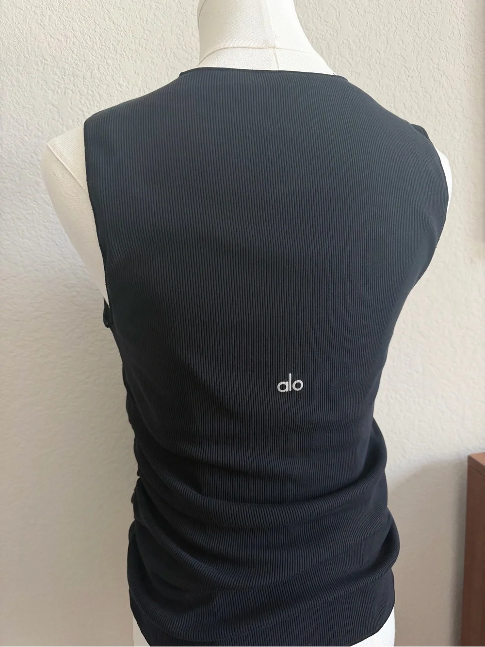 Alo Yoga Black Ribbed En Pointe Tank Top Size L Built-In Bra